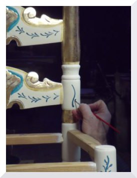 Pintant els detalls de la cadira